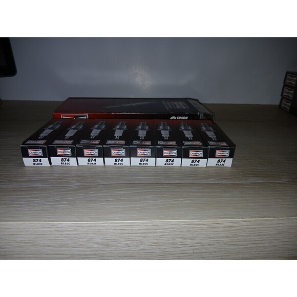 Champion 874 RL82C Small Engine Spark Plugs Pack of 4 New In Box 1992 Vintage - Picture 12 of 16